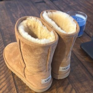 UGG Kids Classic Boots in Chestnut